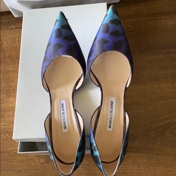 Manolo Blahnik Leopard Fabric Pump - Picture 14 of 16
